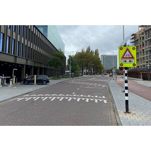 Solar LED Attentiebord met radar | J24 waarschuwing fietsers en bromfietsers Solar LED Attentiebord met radar | J24 waarschuwing fietsers en bromfietsers