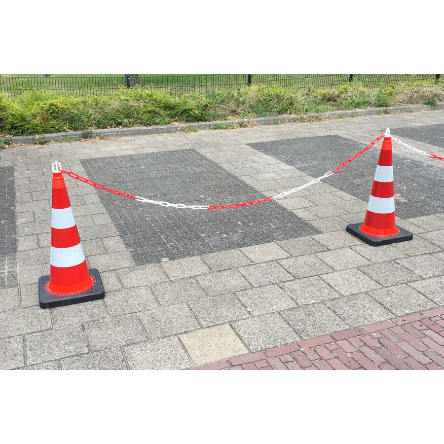 Plastic hooks on cone for barrier chain Plastic hooks on cone for barrier chain