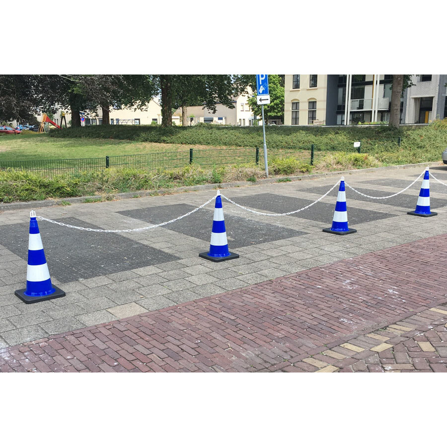 Plastic hooks on cone for barrier chain Plastic hooks on cone for barrier chain