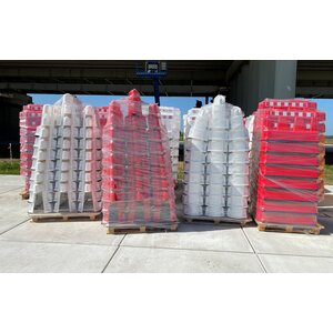 Traffic separator - red of white - 24 pieces Traffic separator - red of white - 24 pieces