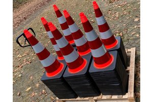 Traffic cone 75 cm with retroreflective tape class 3 TSS™ series Traffic cone 75 cm with retroreflective tape class 3