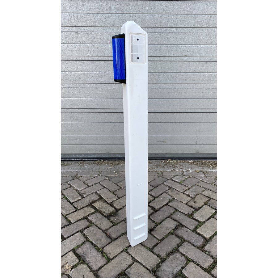 Delineator pole Delineator pole