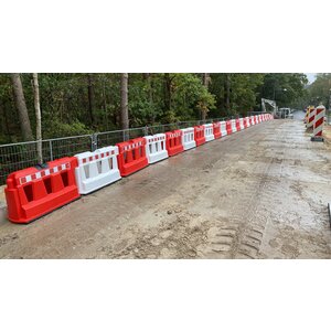 Kunststof barrier - rood of wit - 24 stuks