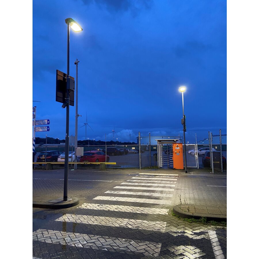 Smart LED verlichte oversteekplaats met attentieborden Smart LED verlichte oversteekplaats met attentieborden