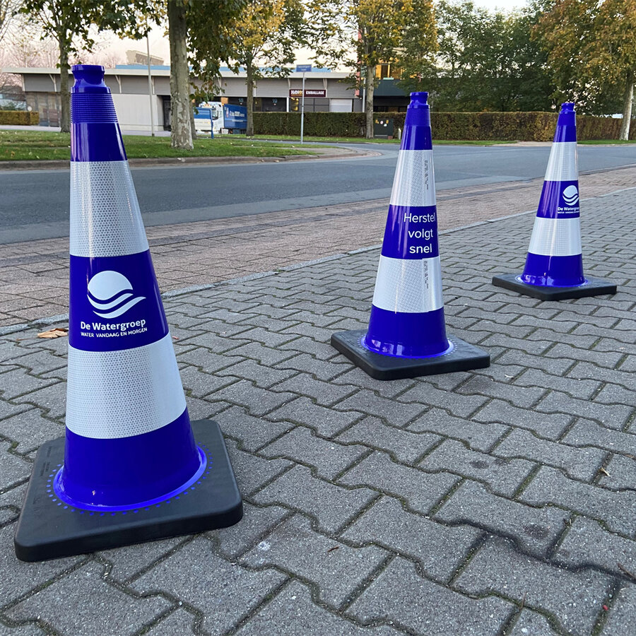Traffic Cone 75 cm blue with 2 reflective tapes class 2 TSS™ series Traffic Cone 75 cm blue with 2 reflective tapes class 2