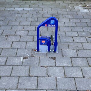 Plaatsen en installeren Parklio slimme parkeerbeugel Plaatsen en installeren Parklio slimme parkeerbeugel