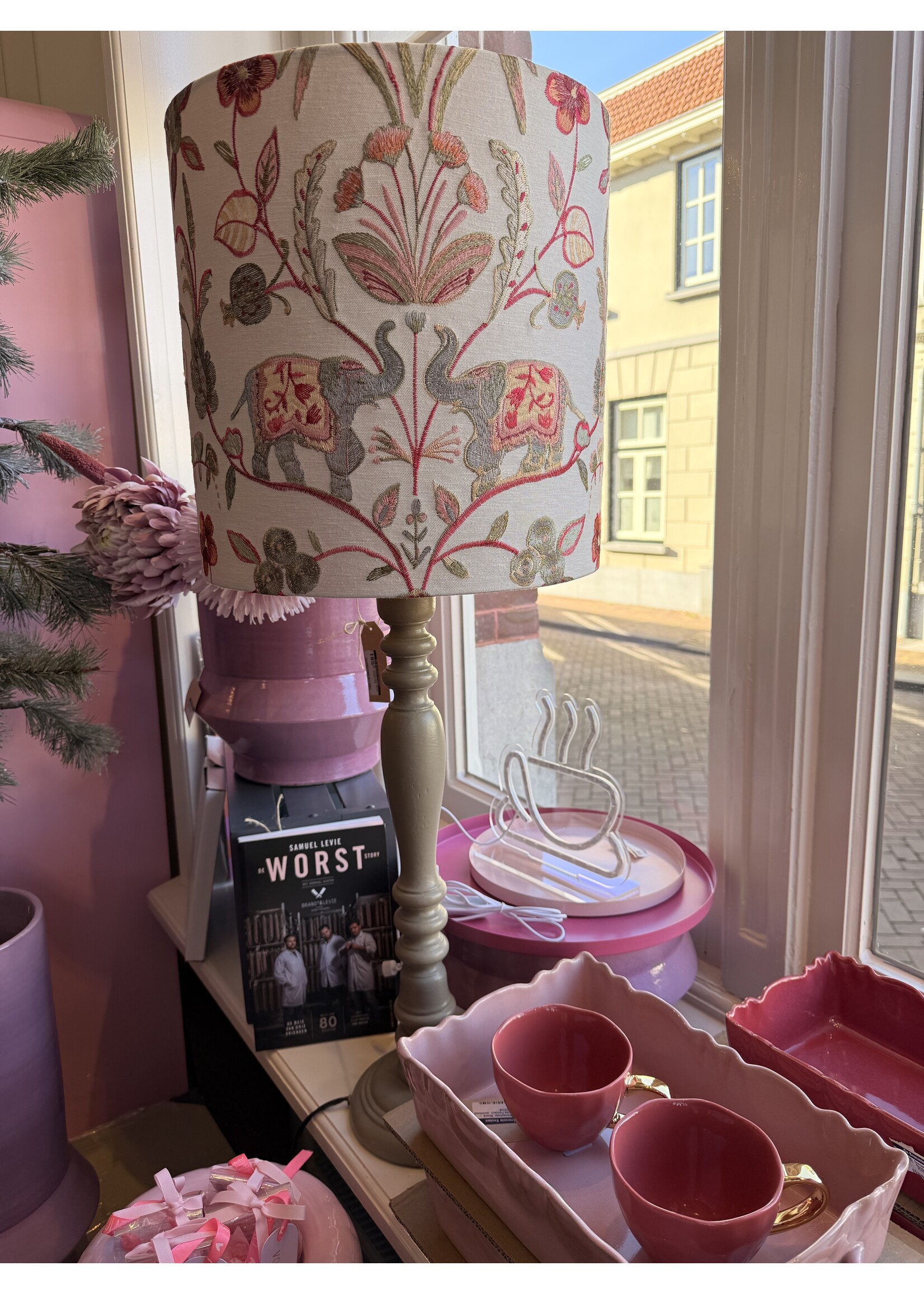 Lampenkap, Mysty, Haagse Kak