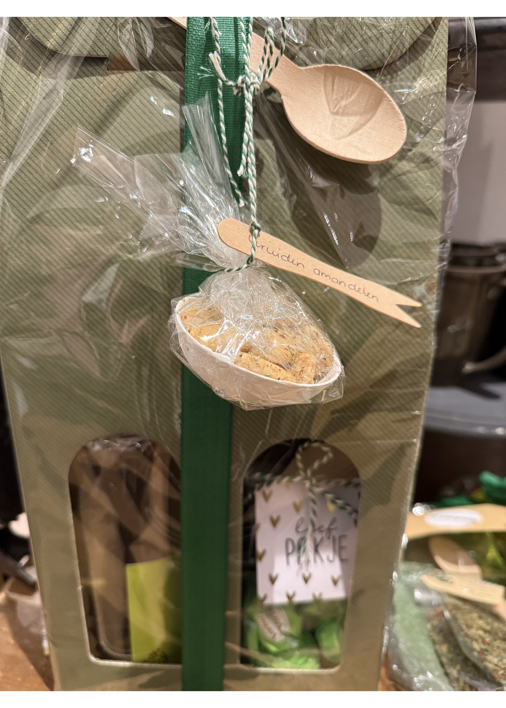 Pakket, Italiaans food & wijnpakket, karton groen draagtas