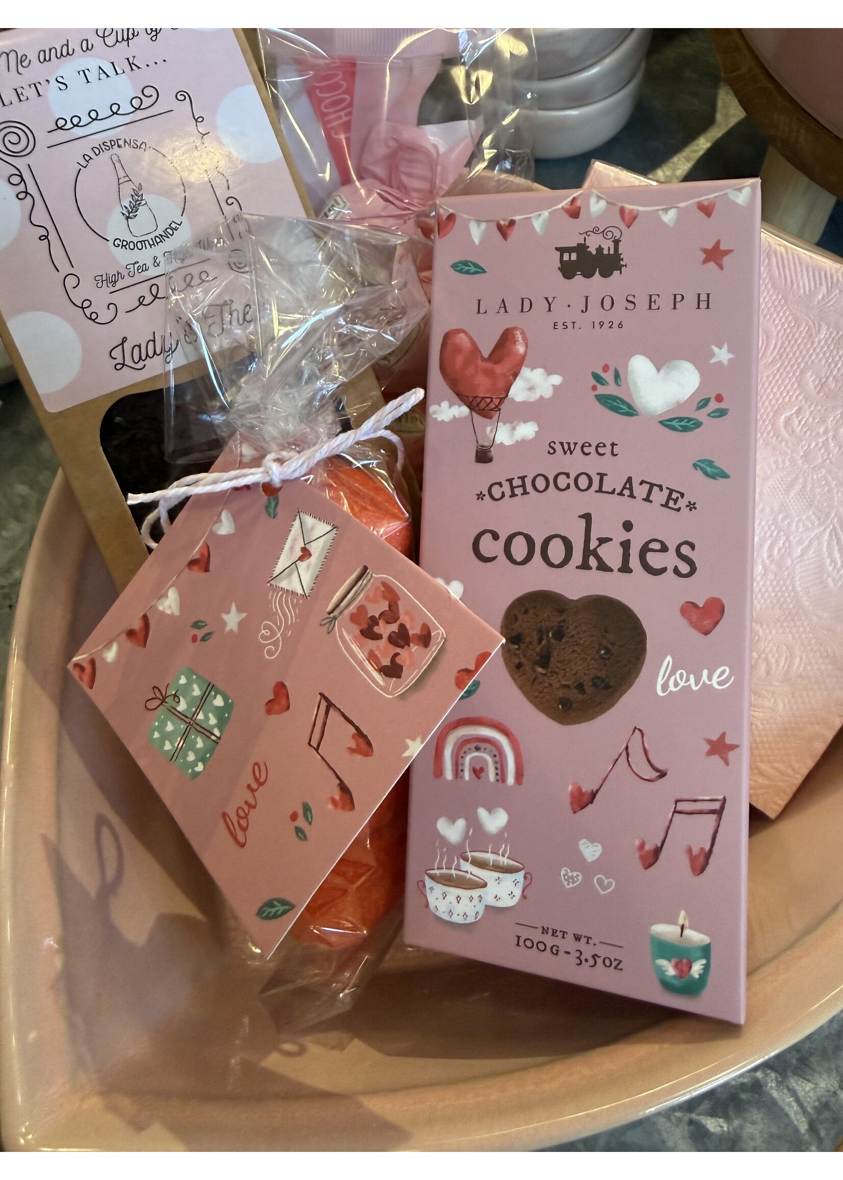 Pakket, Roze Hart, ovenschaal,  thee pakket gezellig verpakt.