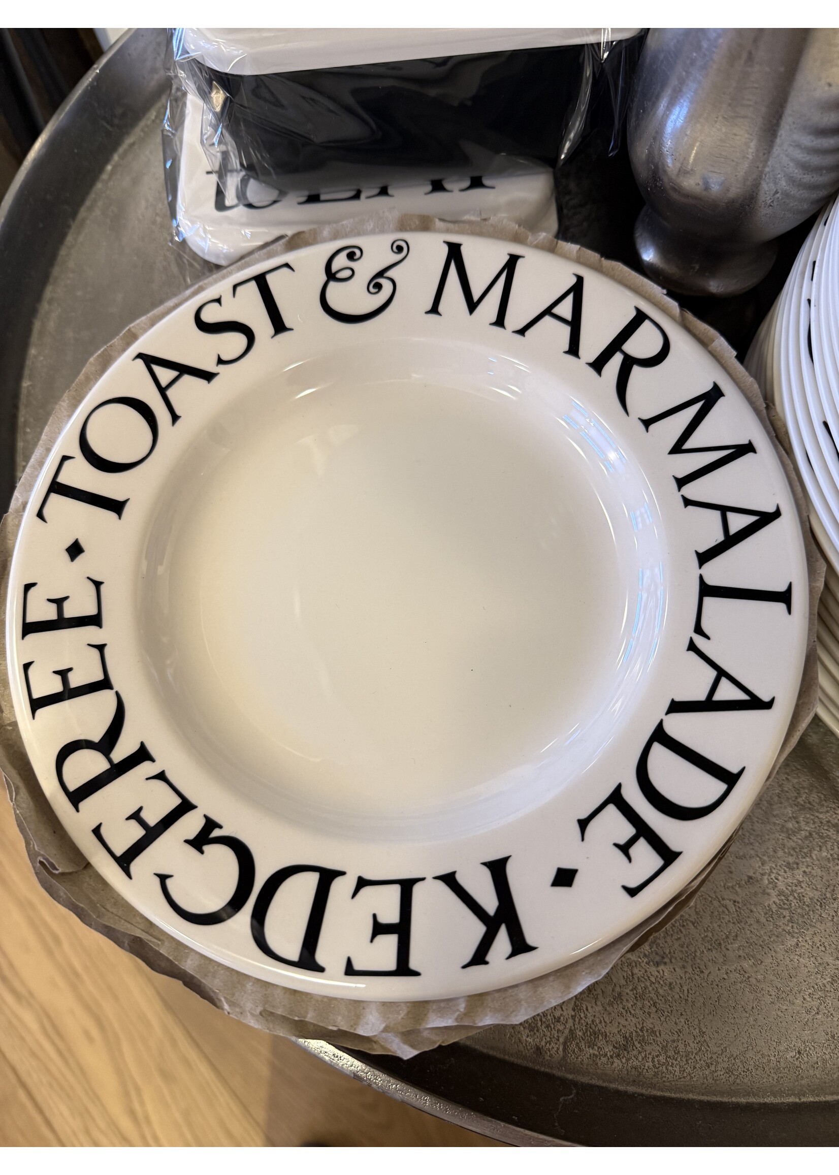 Emma, 8 1/2 Plate Black Toast