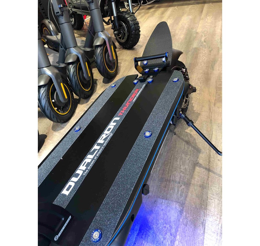 Dualtron Carbon achter spatbord