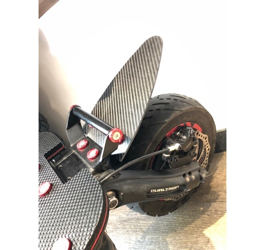 Dualtron Carbon achter spatbord