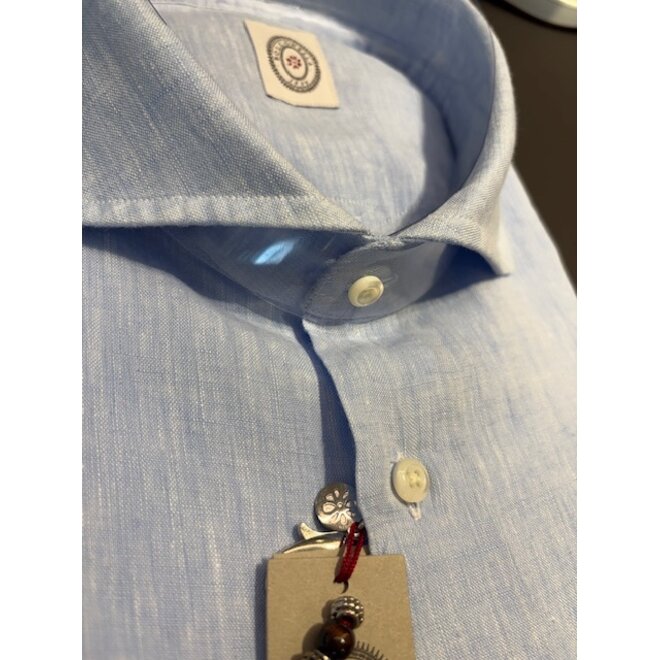 Chemise bleue claire en lin