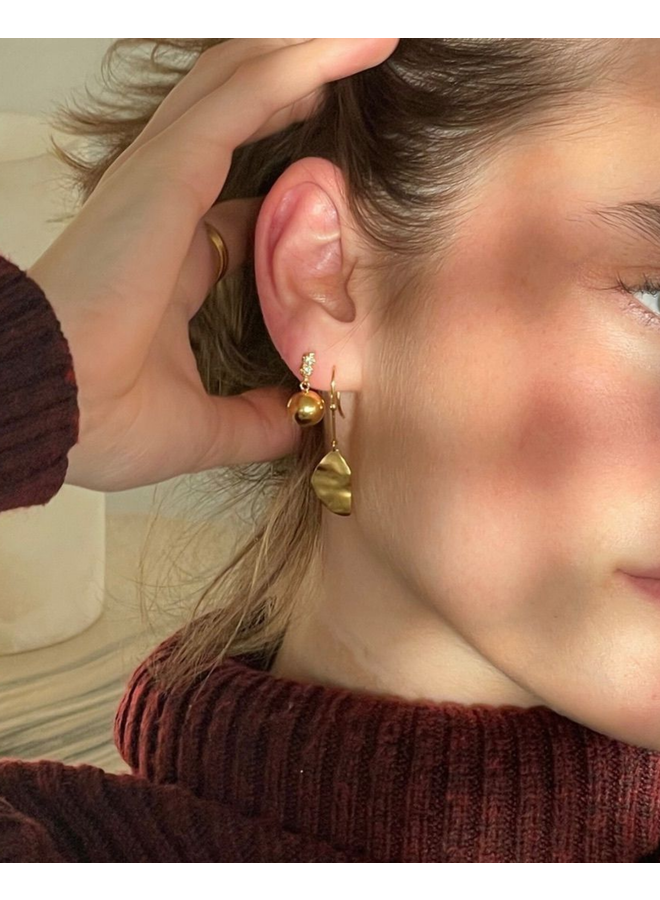 Stine A Hook with Golden Reflection Moon Earring Right - per stuk