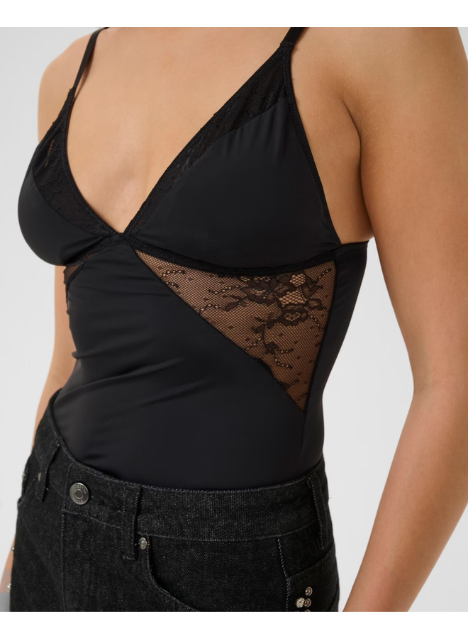 Gestuz Cami Lace Top Black