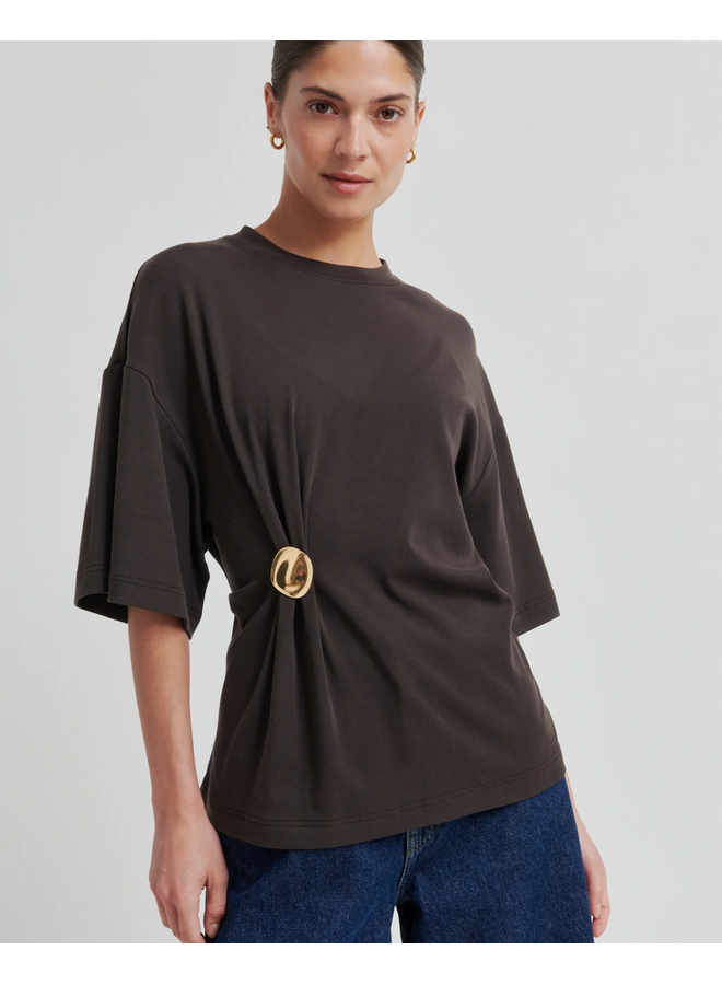 Second Female Enora Brooch Tee Chocolate Torte