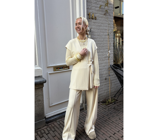 Stephanie in Avec Elan