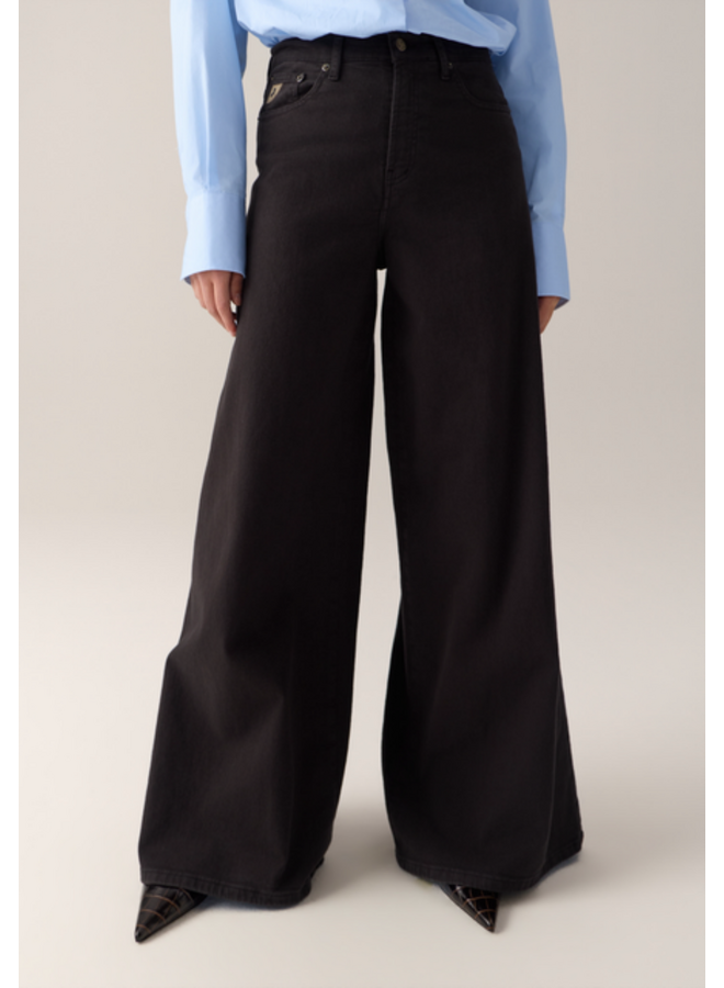 Lois Marlene Sponge Stretch Chocolate Plum