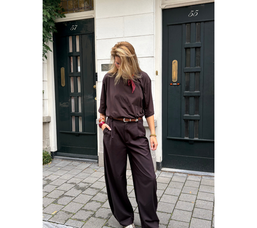 Lieke in Gestuz Tee & Barrel Ganache