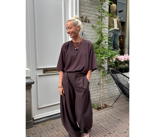 Stephanie in Gestuz Tee & Barrel Deep Plum