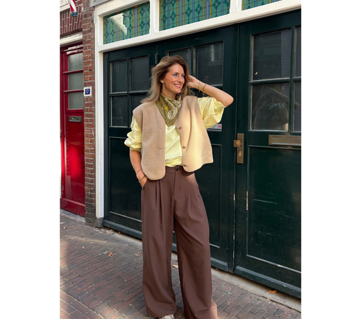 Lieke in Neo Noir Teddy & Azulae Pantalon