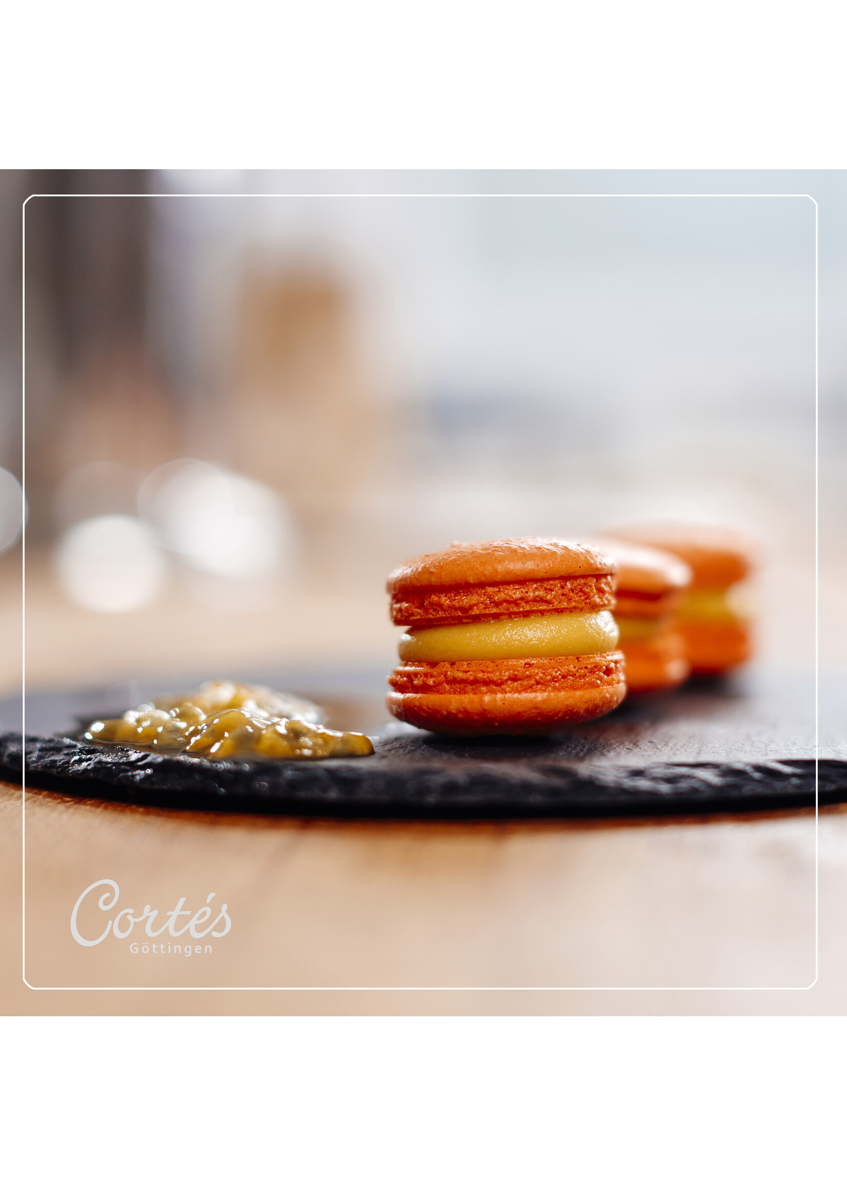Konditorei Café Cortés Macaron - Mango