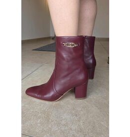 STEVE MADDEN 11004971-GENEEVA-CHERRY LACQ