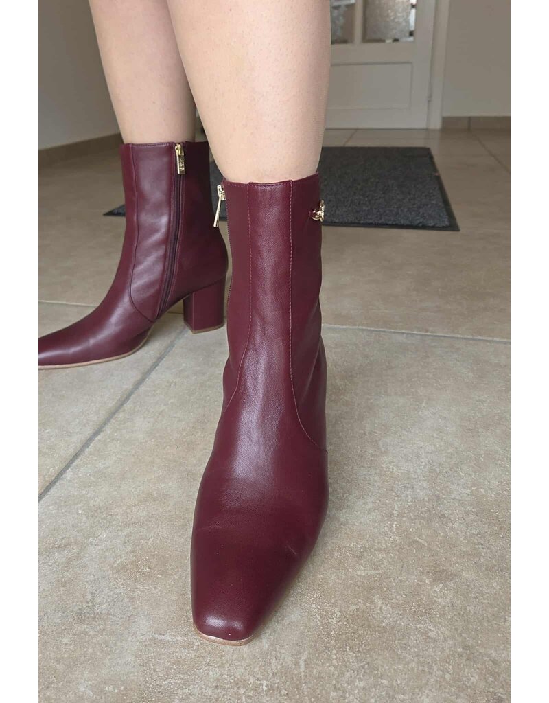 STEVE MADDEN 11004971-GENEEVA-CHERRY LACQ