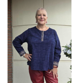 POMME ROUGE PARIS BLAUWE BLOUSE MET GESTRUCTREERDE PRINT