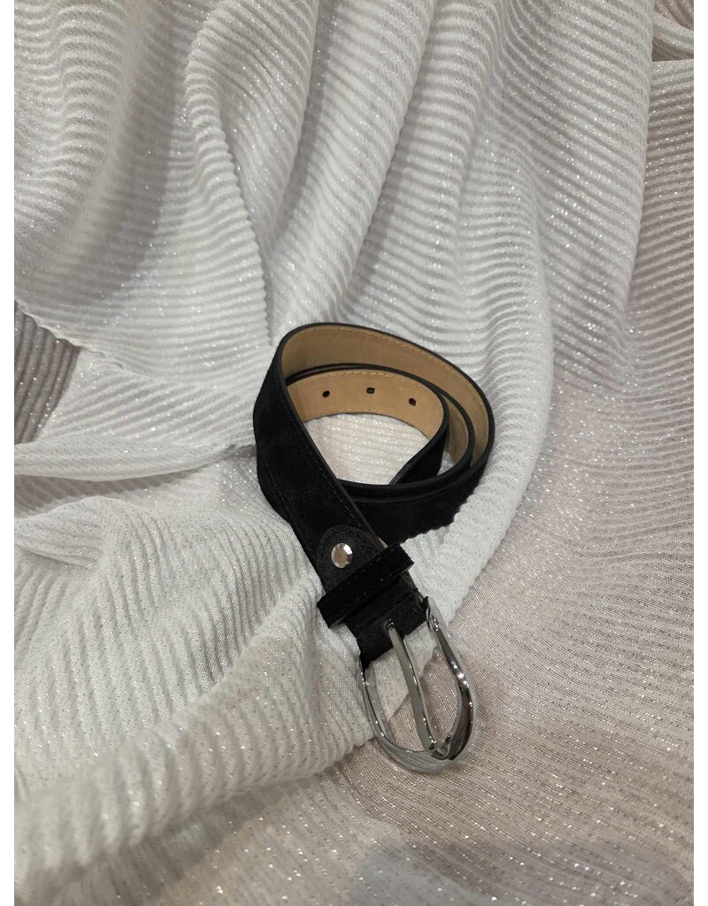 NESHIKA RIEM ZWART SUEDE