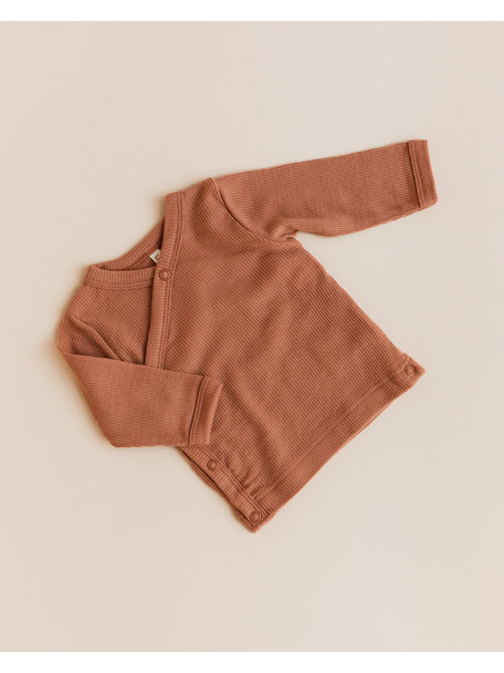 Unaduna Baby wrap-around cardigan wool - sienna clay