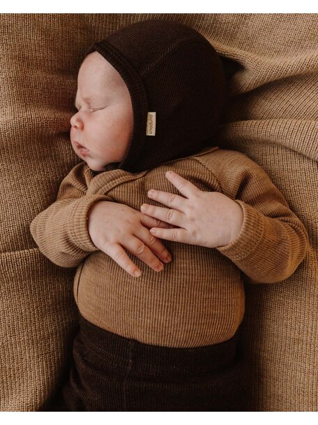 Unaduna Bonnet with press stud tiny rib wool - kladdkaka