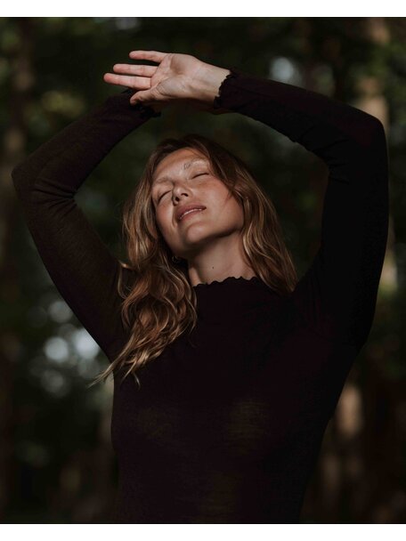 Unaduna Kate long sleeve turtleneck wool/silk pointelle - ebony