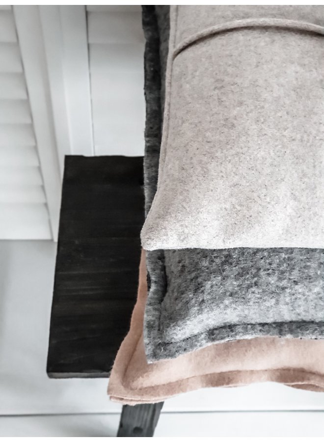 Kussen wol licht grijs vierkant