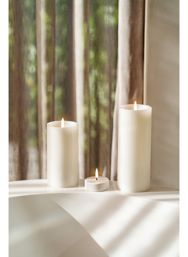 LED pillar candle with shoulder, Nordic white, Smooth, 7,8x20 cm