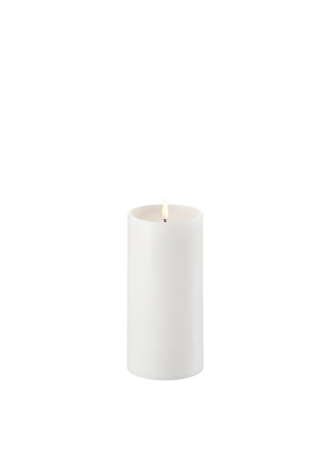 LED pillar candle w. shoulder, Nordic white, Smooth, 7,8x15 cm