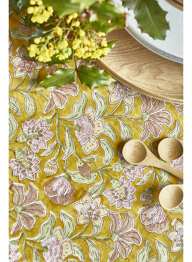 Tablecloth with indian bohemian flower print.