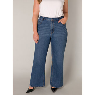 Base Level Curvy by Yesta Broek Base Level Curvy brede pijp jeans Amylia 7000108