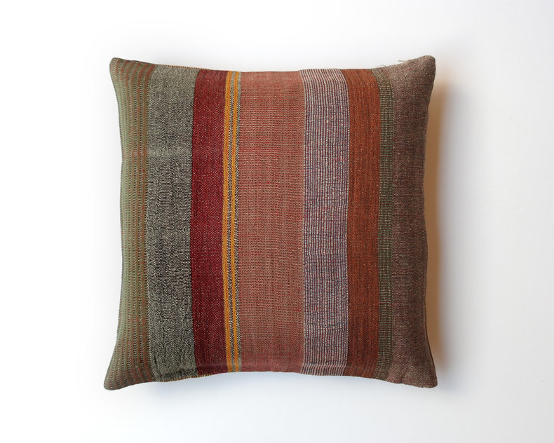 Kussen Multi Stripe Green 50x50 cm – Handgeweven Zijde, Linnen & Wol met Rijk Gestreept Patroon in Groen, Rood, Bruin en Okergeel