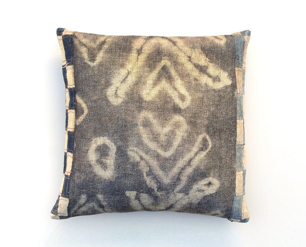 Maika velvet cushion cover