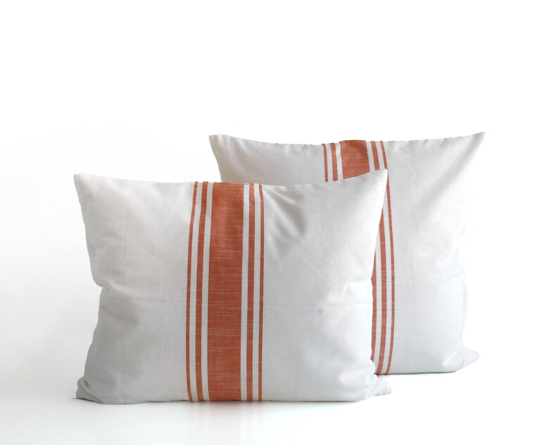 Lou striped cushion – table linen style in cotton with linen texture and classic central stripe (40×50 cm & 50×50 cm)