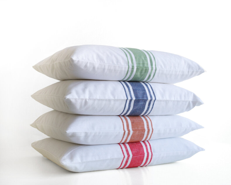 Lou striped cushion – table linen style in cotton with linen texture and classic central stripe (40×50 cm & 50×50 cm)