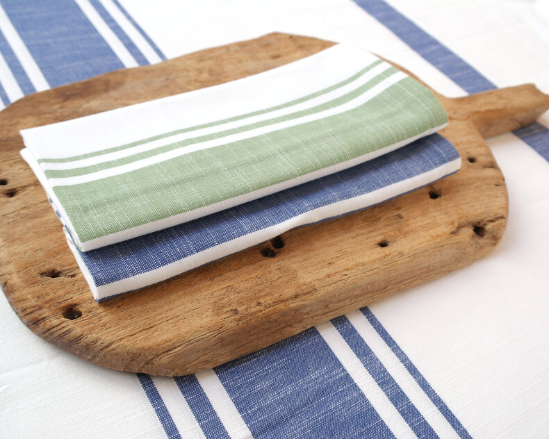 Lou tablecloth – summery table linen in cotton with linen texture