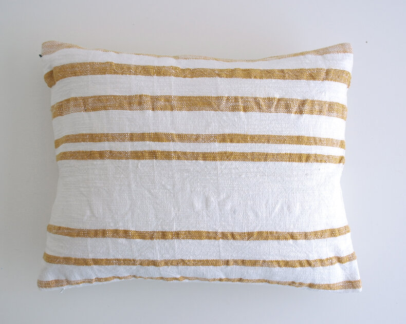 Gestreept katoenen kussen – zomerse kussens in natuurlijke kleuren