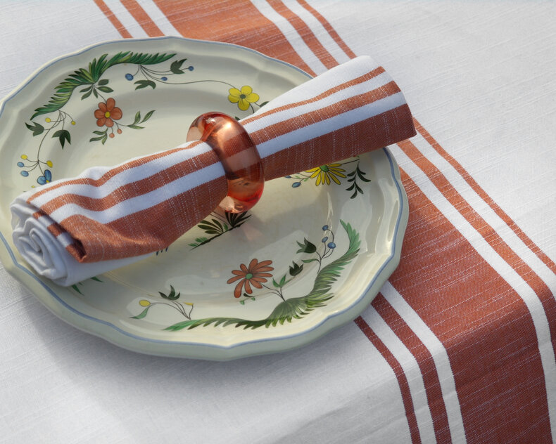 Lou tablecloth – summery table linen in cotton with linen texture