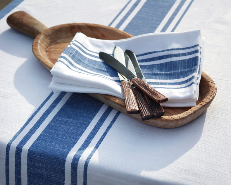 Lou napkins (set of 4) – table linen with classic central stripe in cotton with linen texture (50×50 cm)