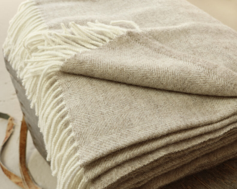 Storm Wool Throw 140x200 cm – Classic Herringbone Weave