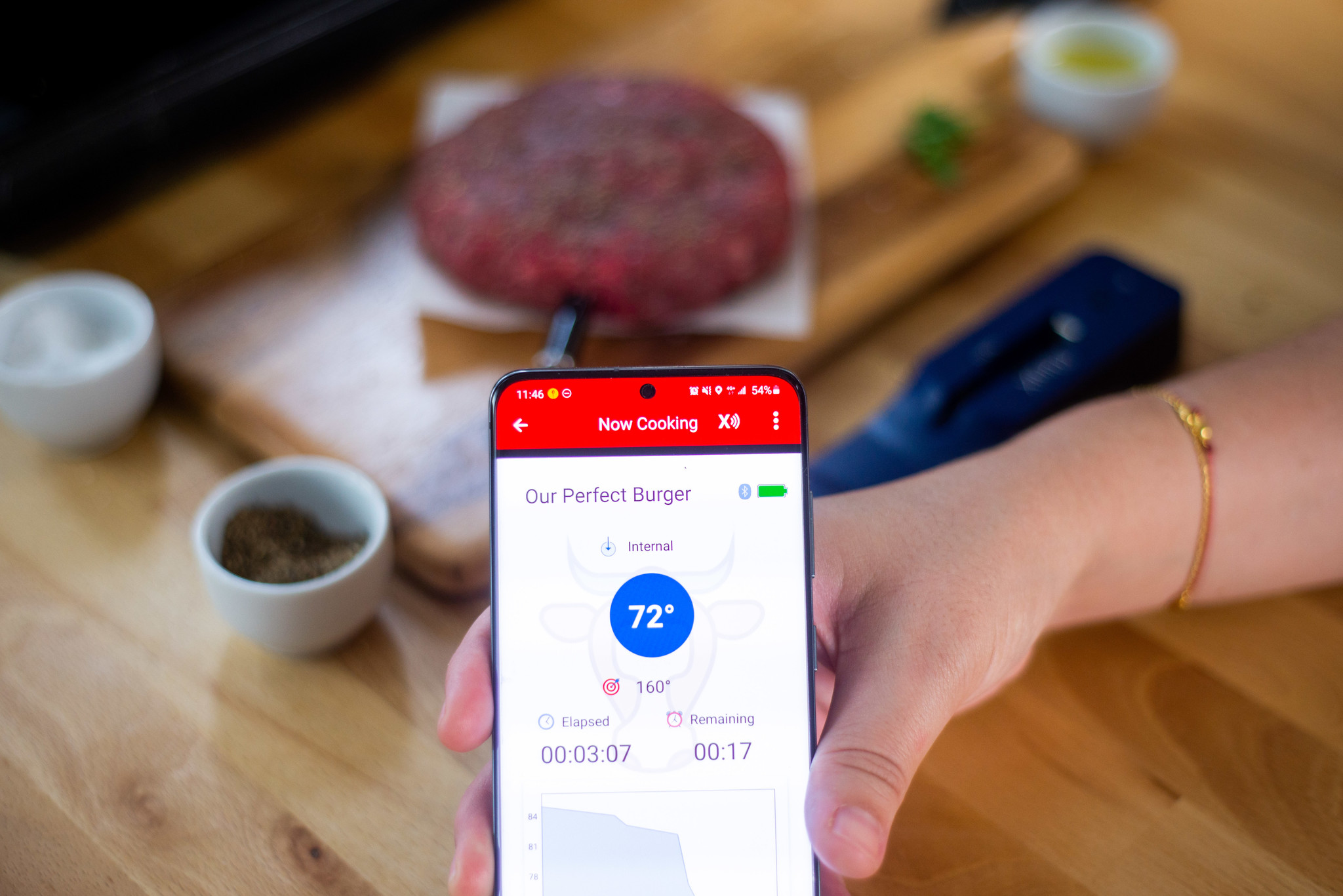 The Meatstick app met op de achtergrond vlees, kruiden en een thermometer