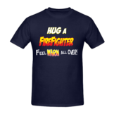 Hug a firefighter borst + brandweer op rug T-Shirt
