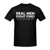 Real men fight fires... borst + brandweer op rug T-Shirt